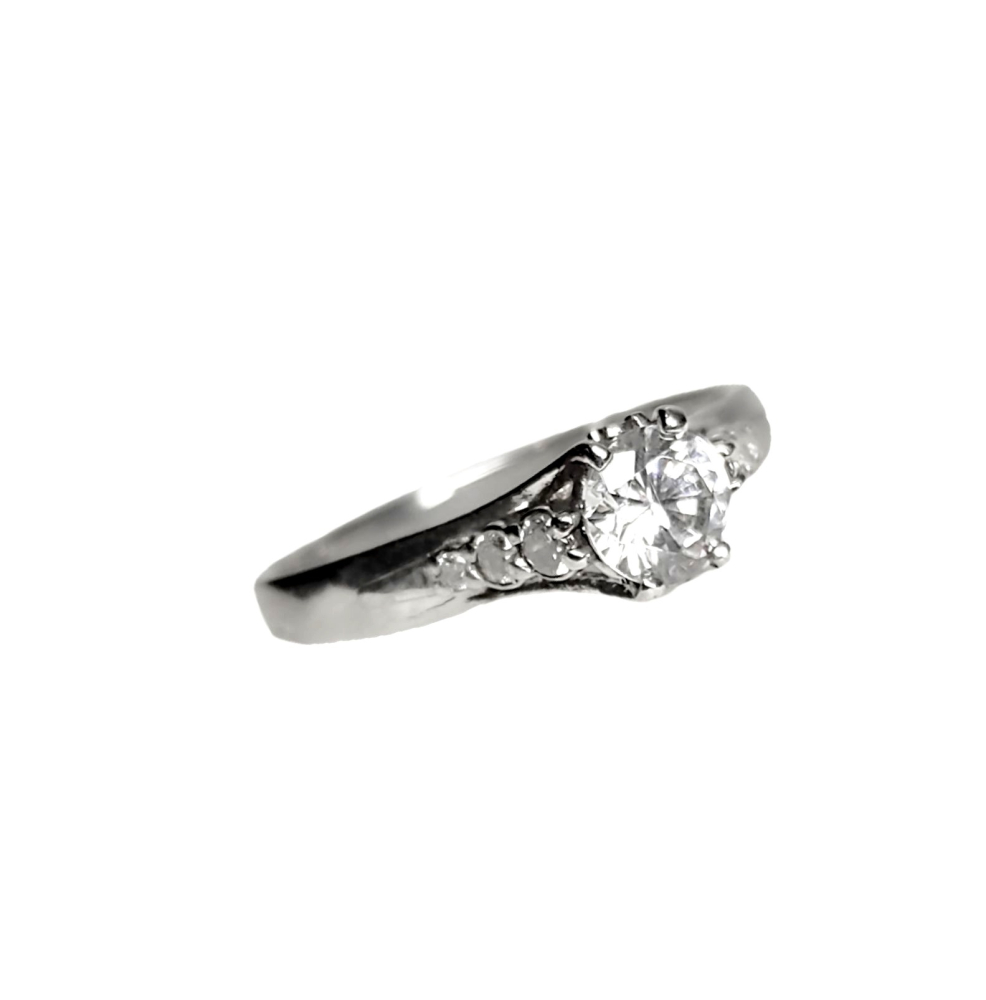 Кольцо из серебра с фианитами. 00240-131 Кольцо (Ag 925)