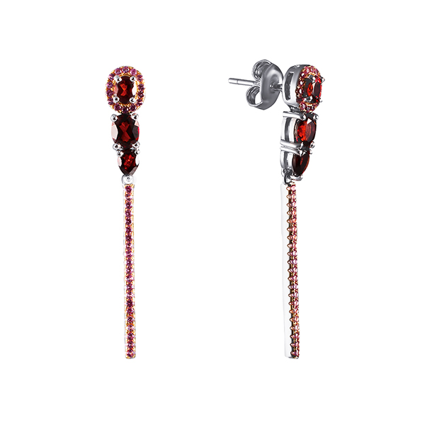 Серьги из серебра с гранатами 3770004060203 Серьги (Ag 925)